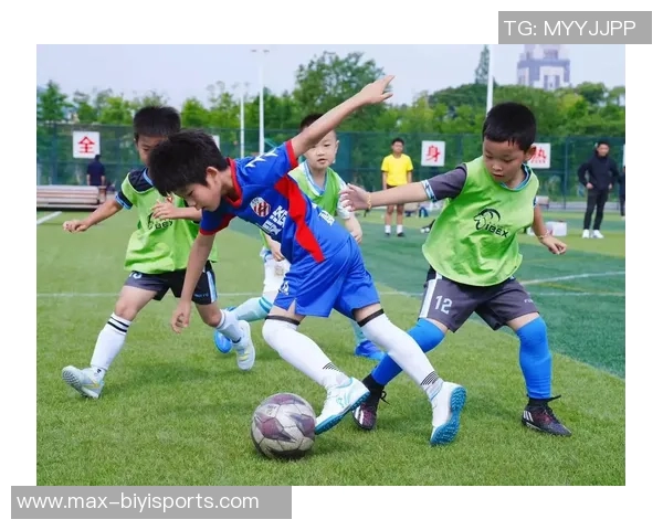 我热爱足球的激情与梦想在绿茵场上的绽放与追逐